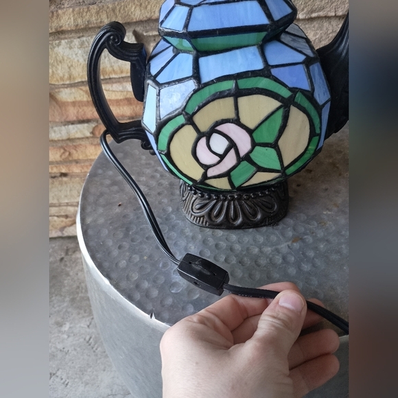 Vintage Tiffany Style Floral Stained Glass Tea Pot Table Lamp By Cheyenne Decor - Picture 6 of 8